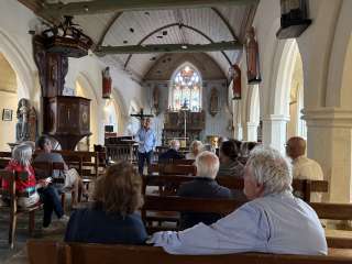 Rencontre - Lecture de Yvon Le Men à l'église Saint-Sylvestre de Plouzélambre - Laurent