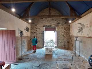 Exposition Joey Brusquet à la chapelle Notre-Dame-de-Linguez en Locquirec - Alain