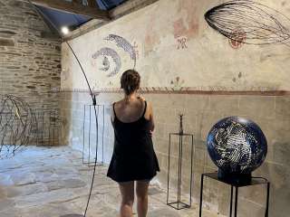 Exposition Joey Brusquet à la chapelle Notre-Dame-de-Linguez en Locquirec - Sabrina