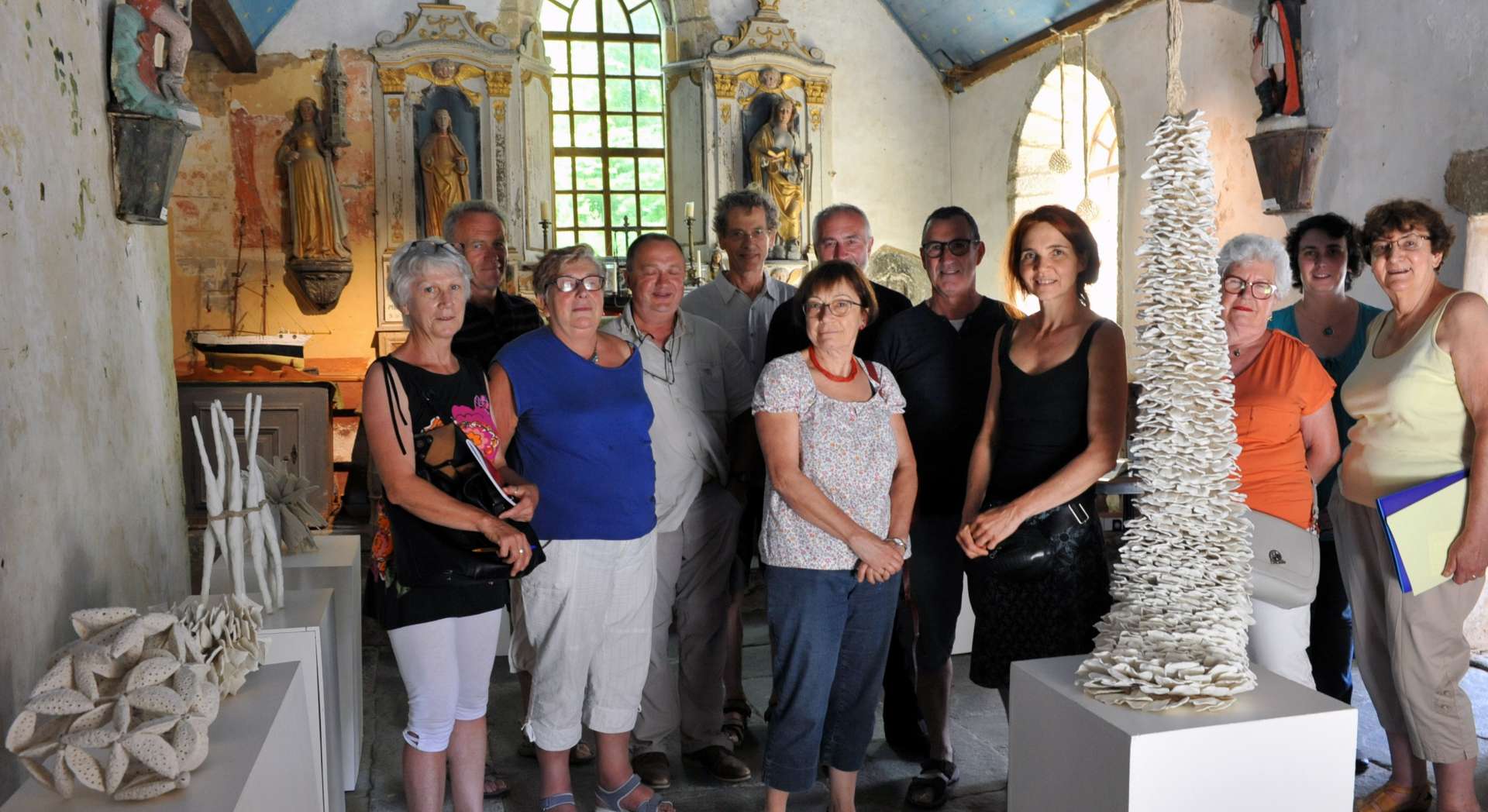 Des bénévoles dans la Chapelle Sainte-Barbe